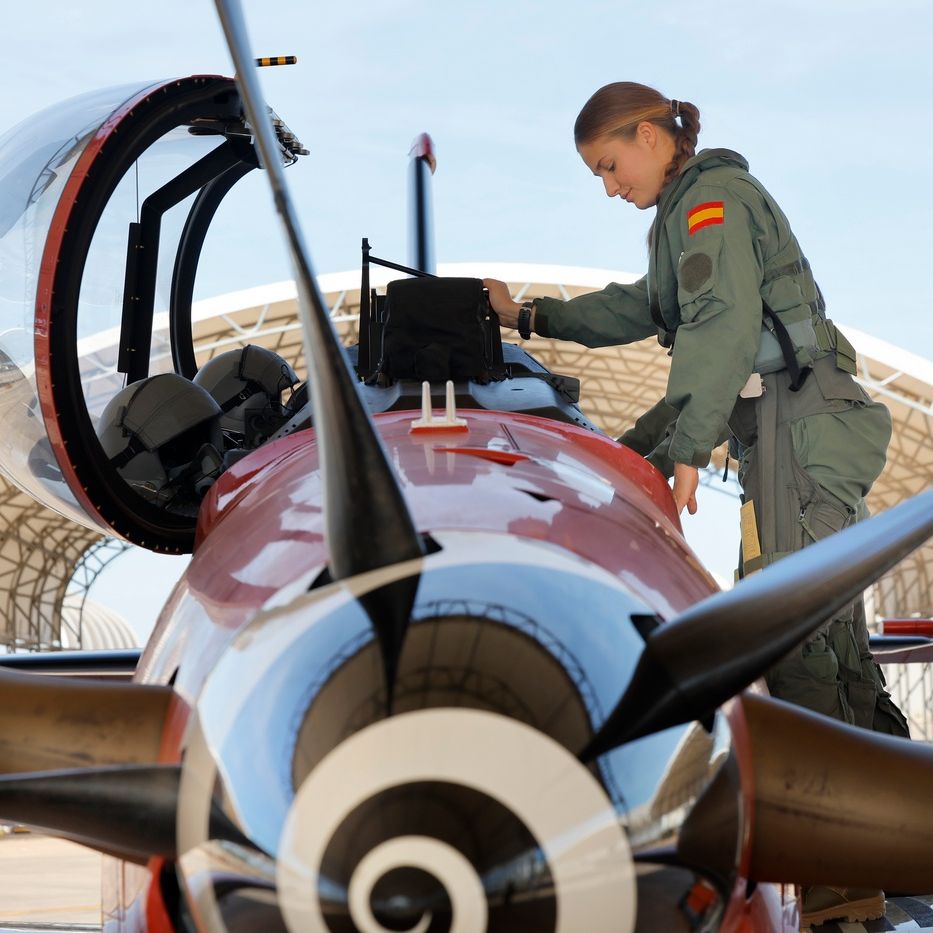 Princess Leonor Makes History and Becomes the First Woman in Spanish Royal Family to Fly Solo